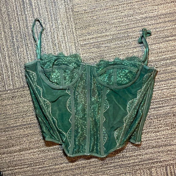 Lace corset - Picture 2 of 4